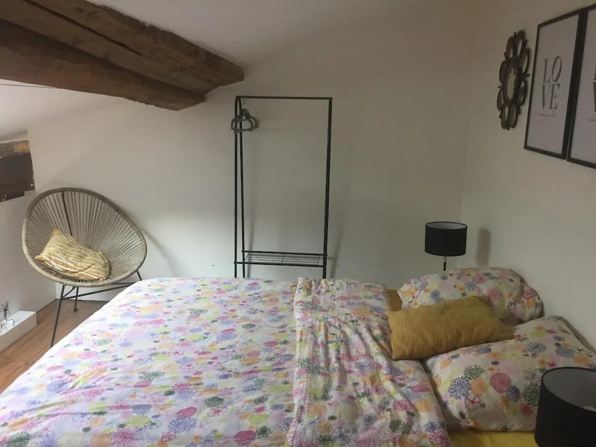 Les Gites Cherois Maison Esprit Cabane Pkg Prive 20 Min De Lyon Les Cheres 0*,  France